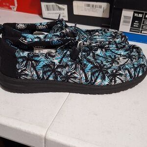 Heydude Size 8 Tropical Print Casual Shoes